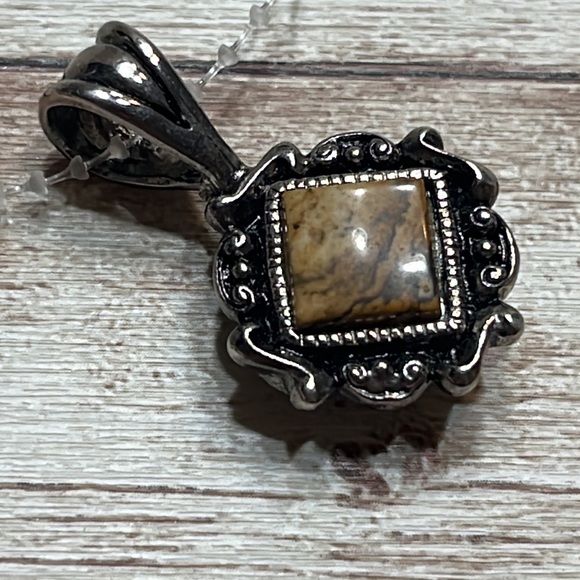 Reversible Jasper Stone Pendant - Picture 2 of 3